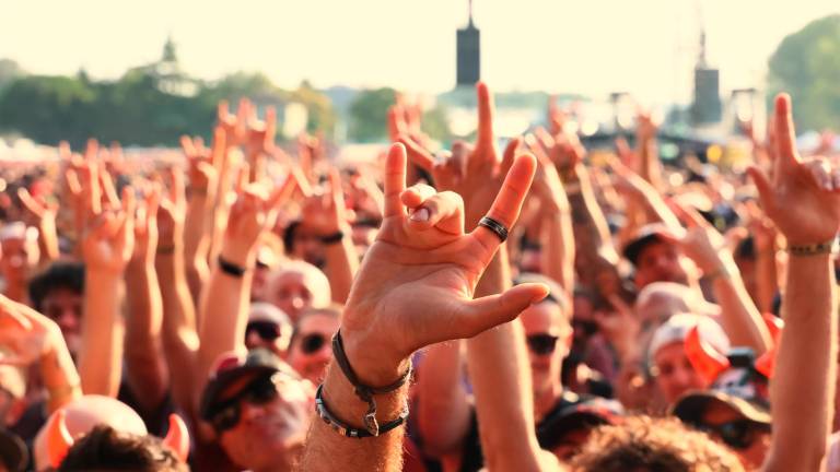 Imola, il concerto degli AC/DC. The pretty Reckless sul palco. VIDEO