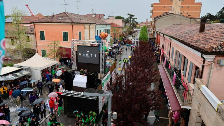 Gambettola, Carnevale 2024: una sfilata con pioggia e vento forte - Gallery