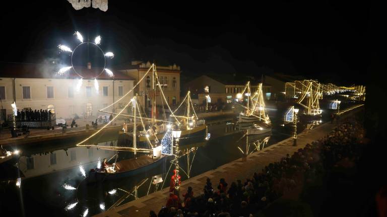 Cesenatico, “questo è il momento più complicato per un sindaco...” ma alla fine del conto alla rovescia il presepe si accende VIDEO GALLERY