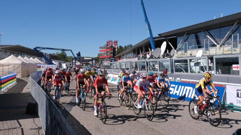 Ciclismo, Elisa Longo Borghini sfida lo strapotere orange