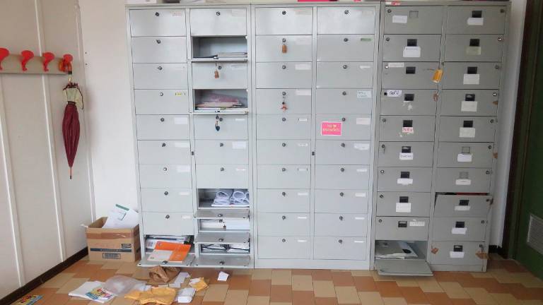 Vandali in una scuola riminese in un blitz di qualche anno fa