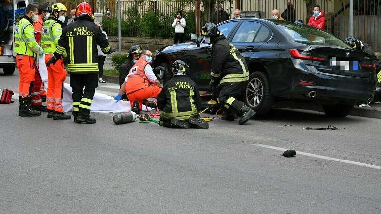 Forlì, anziano investito da un'auto muore schiacciato