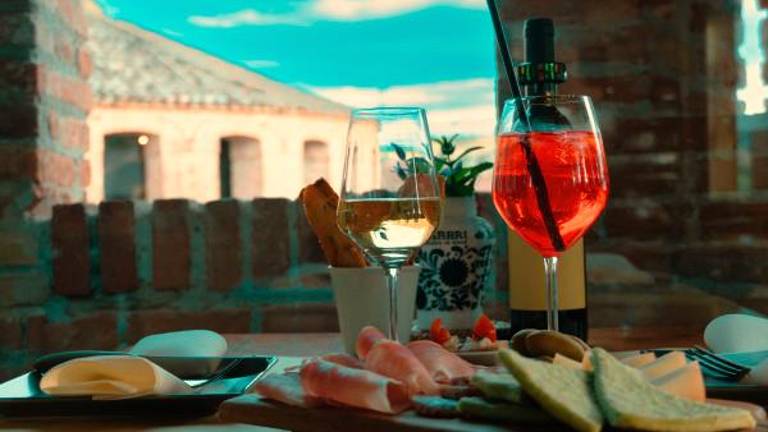 Luglio alla Rocca di Riolo Terme: visite in notturna, aperitivo al tramonto e una mostra sulla Stamperia Pascucci