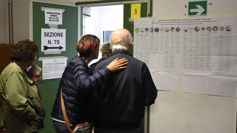 Elezioni, alle 12 affluenza in leggero calo in Romagna
