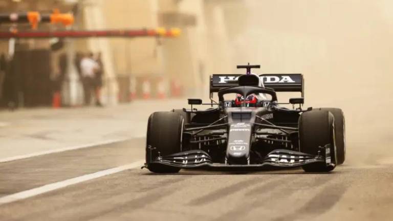Formula 1, il primo atto: in Bahrain vince Hamilton. Ora Imola