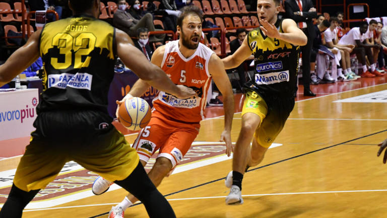 Basket A2, Forlì contro Napoli duello ad alta quota