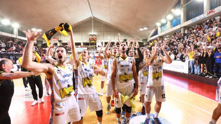 Basket B, la Virtus si prende il derby di Imola sull'Andrea Costa, cadono Faenza e Tigers VIDEO