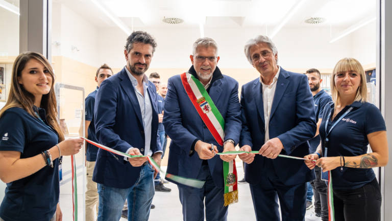 Faenza, per l'inaugurazione del Med store in fila dal mattino