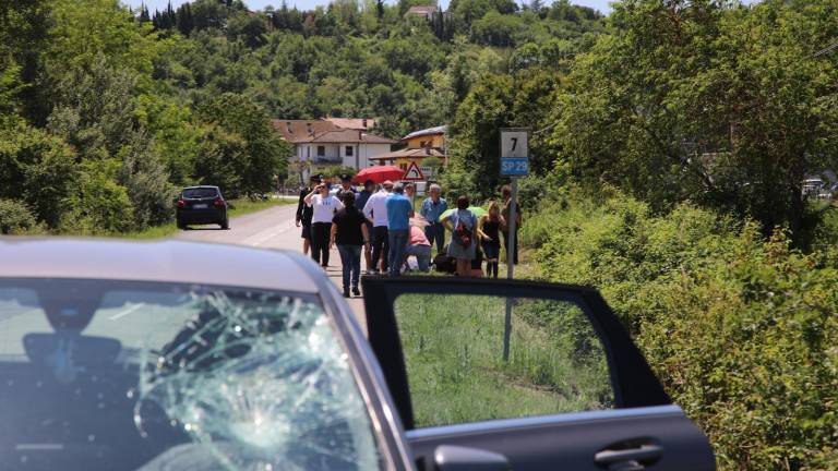 Dramma a Mercato Saraceno, 26enne a piedi muore investito da un'auto