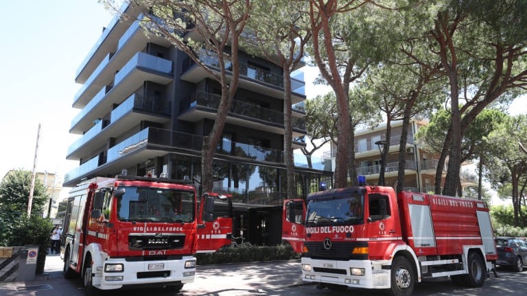 Milano Marittima, incendio in un hotel subito spento da un Vigile del Fuoco in vacanza