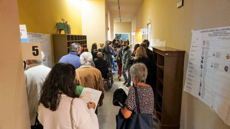 Faenza elezioni, gran traffico ai seggi - Gallery