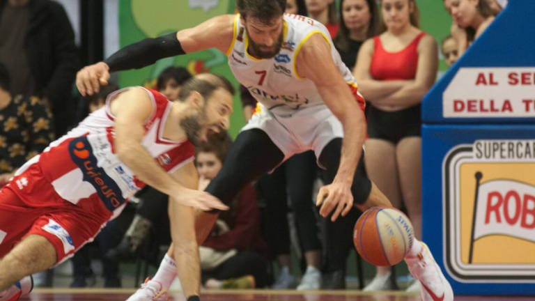 Basket A2, la Supercoppa parte con il derby OraSì-Unieuro