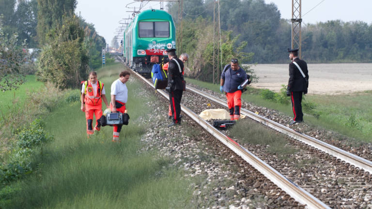 Mezzano, donna muore investita dal treno sulla Ravenna-Ferrara