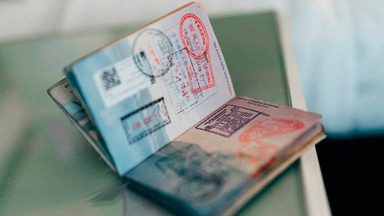 Rimini, durante il lavoro mostra un documento falso alla Polizia di Frontiera e viene arrestato