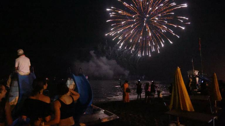 Notte Rosa, spara in spiaggia a Cesenatico con una pistola a salve e spaventa i passanti: denunciato