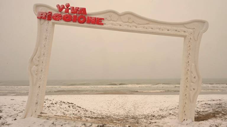Neve a Riccione, annullata la festa della Befana. Domani scuole aperte