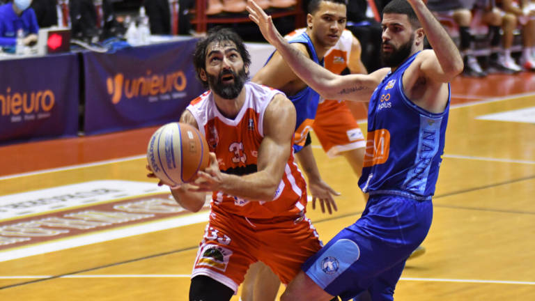 Basket A2, Unieuro sconfitta nel big-match di Napoli (75-69)