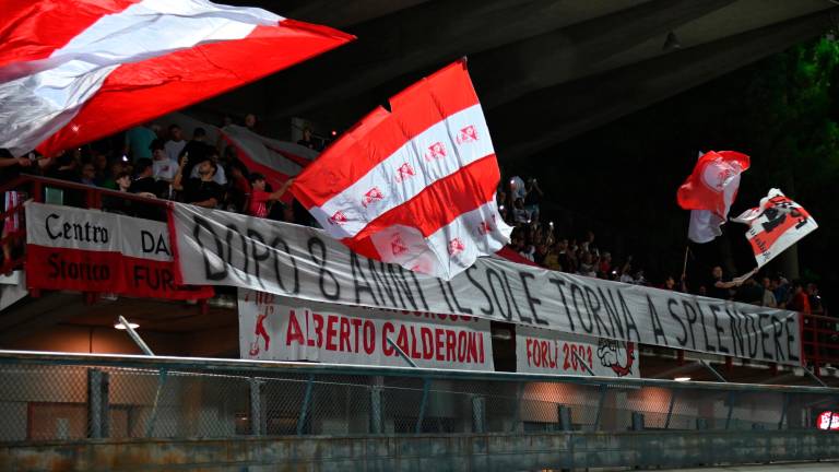 I tifosi del Forlì così come si presentavano nel derby con il Ravenna
