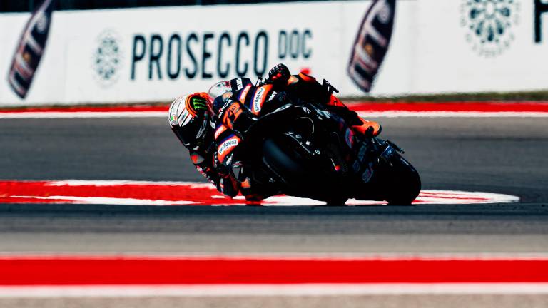 MotoGp, super Bezzecchi vince il quinto Gp di fila e torna in vetta al mondiale