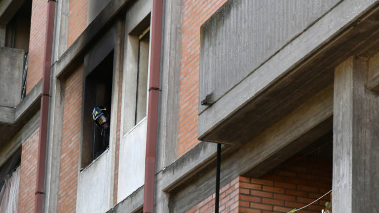Forlì, incendio in un appartamento: intossicati ragazzini e vigile del fuoco VIDEO GALLERY