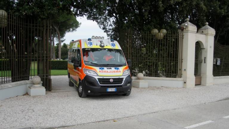 Ravenna, furto di auto con fuga rocambolesca: cancello sfondato alla villa dei Ferruzzi