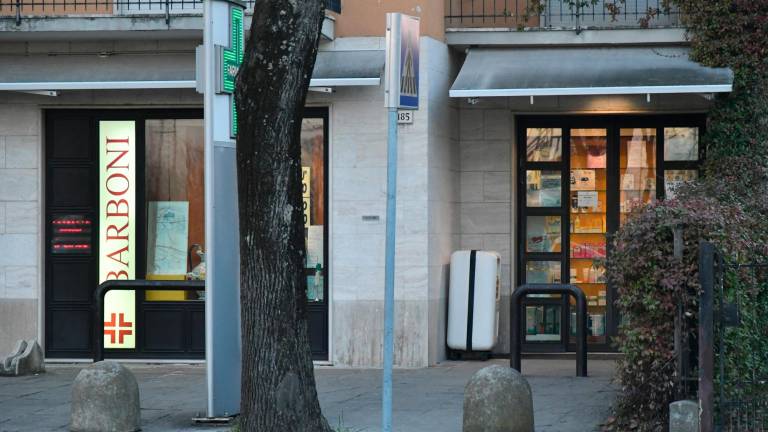 Forlì. Due uomini armati di coltello rapinano farmacia in via Bertini