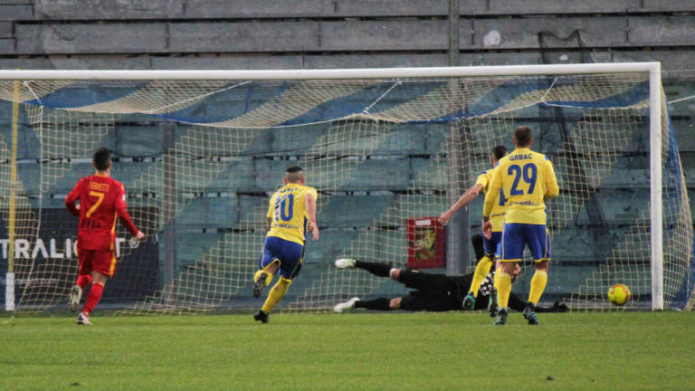Calcio C, alla Fermana lo scontro salvezza: 2-1 sul Ravenna
