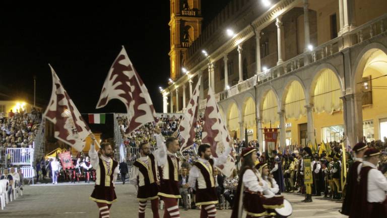 Faenza, via ai campionati italiani degli sbandieratori - FOTO