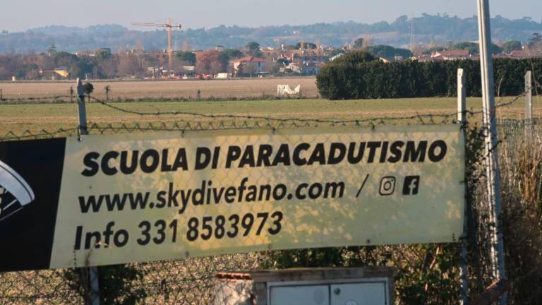 Precipitano con il paracadute. Le immagini della tragedia FOTOGALLERY