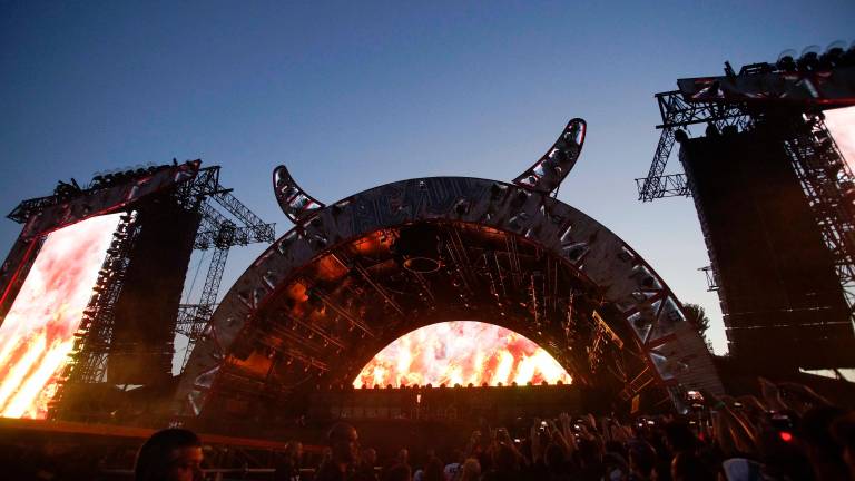 Il palco degli AC/DC a Imola nel 2015, intanto domani parte la prevendita dei biglietti on line (foto mmph)