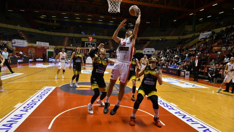 Basket A2, due punti d'oro per l'Unieuro con San Severo (85-70)