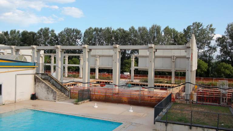 Il cantiere della piscina comunale - Foto Massimo Fiorentini