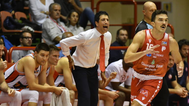 Basket A2, Prima sconfitta per l'Unieuro, perde anche Rimini a Chiusi
