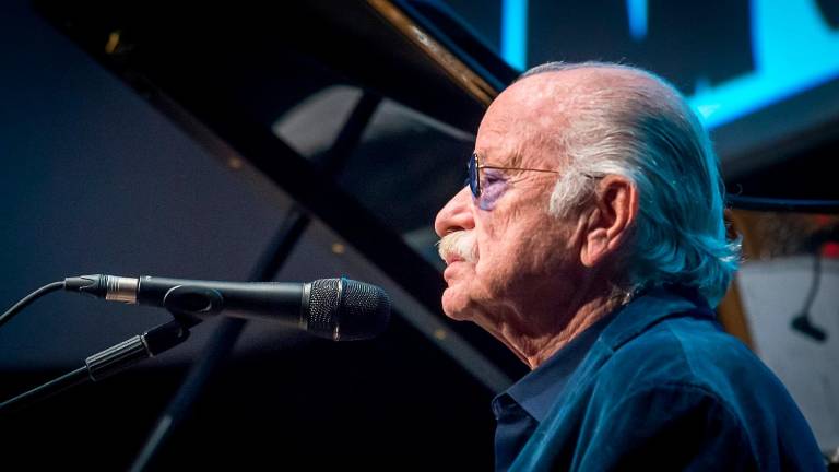 Addio a Gino Paoli, l’omaggio di Riccione: “Grazie per quella Notte Rosa con Ornella Vanoni”