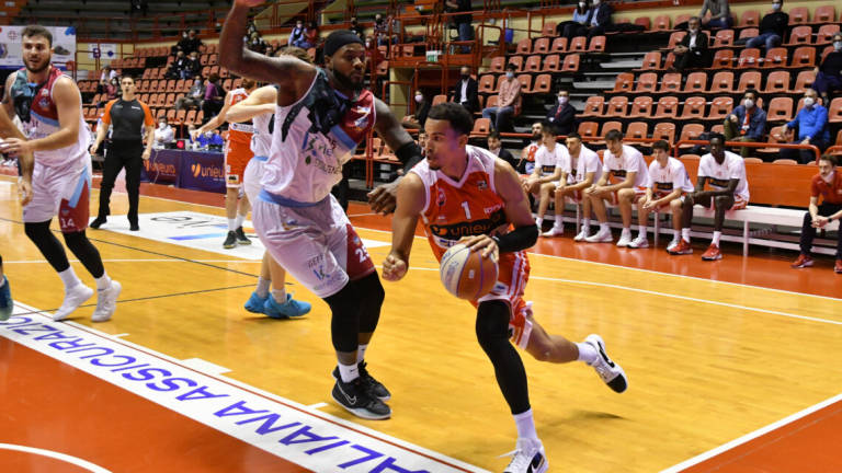 Basket A2, Unieuro, scatto d'orgoglio: Erik Rush torna a Forlì