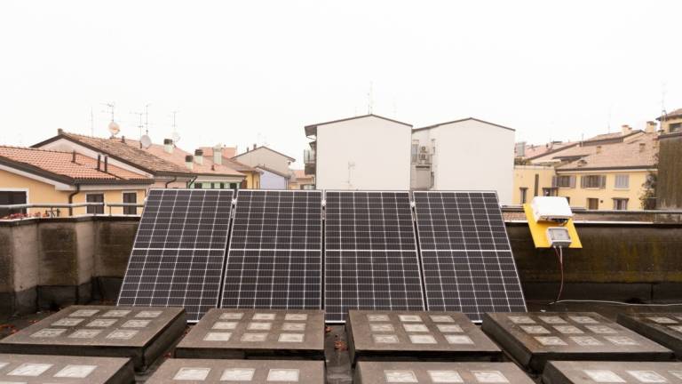 Cesenatico, quattro pannelli fotovoltaici sul tetto del teatro