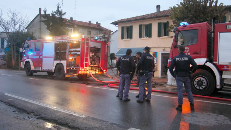 Doloso l'incendio a Sant'Agata sul Santerno, preso titolare in fuga