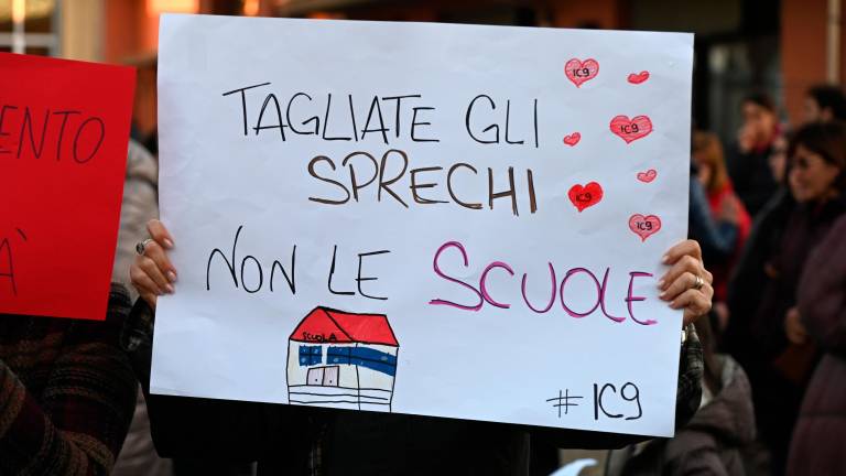 Forlì, accorpamento con Ic 4: protesta di genitori e bambini a Villafranca FOTOGALLERY