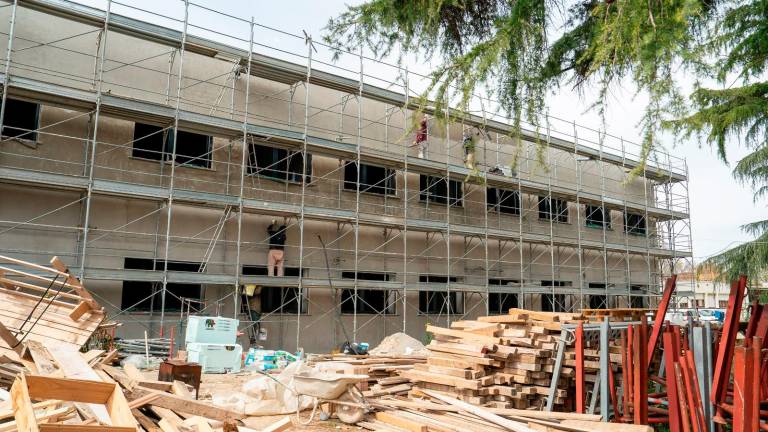 Imola, sopralluogo del sindaco a cantieri di edilizia scolastica per 10 milioni di euro