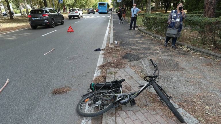 Ravenna, urta la fiancata di un autobus: ciclista finisce in ospedale