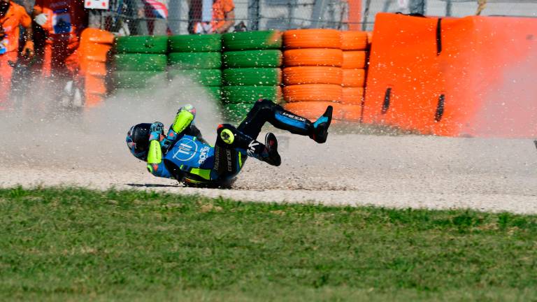 MotoGp a Misano, Fernandez cade mentre prova a tenere il ritmo di Marc Marquez - Gallery