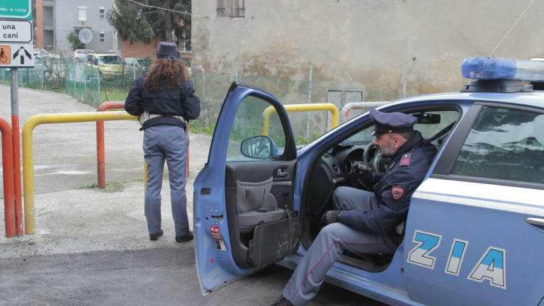Paga l'Audi con assegno fasullo: denunciato dalla polizia di Cesena