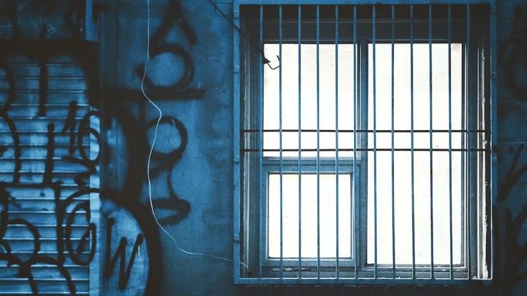 Cesenatico, torturati in garage, ai domiciliari l'amico di famiglia, restano in carcere madre, padre e figlio
