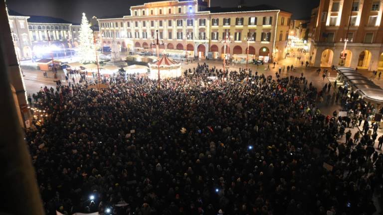 Le Sardine invadono Forlì: in 5mila in piazza Saffi