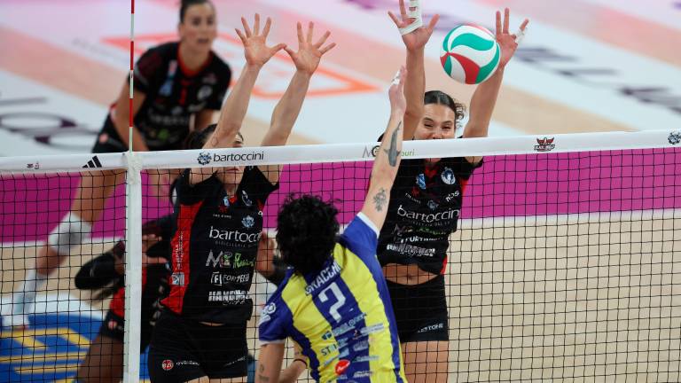 Un attacco di Martina Bracchi contro il muro a due di Perugia