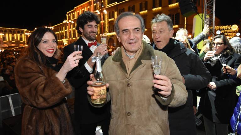 Forlì, festa di Capodanno in piazza Saffi con migliaia di persone