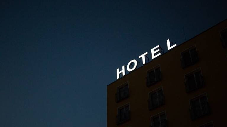 Riccione, lavoro nero: multa di oltre 11mila euro e attività sospesa per un noto hotel della riviera