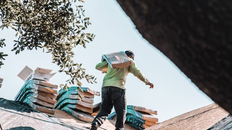 San Marino, cade dal tetto durante dei lavori alla sua casa: 67enne operato d'urgenza
