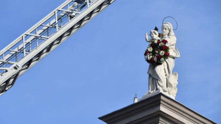 Forlì, la statua della madonna del Fuoco è tornata a splendere