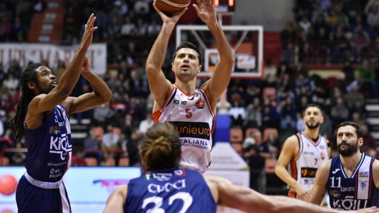 Basket A2, Forlì distrugge la Fortitudo, vince Ravenna, ko Rimini VIDEO